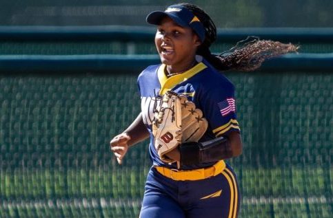 Need A Hype Woman? 2027 Recruit ReNaa Hicks Delivers