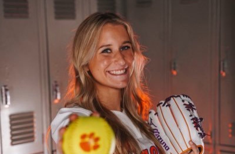 How Raising Pigs Helped Emily Bogoski Become A D1 Recruit