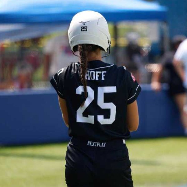 Linzie Hoff
